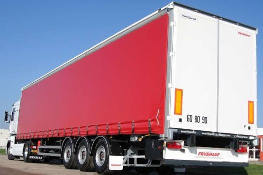 Camion bâche