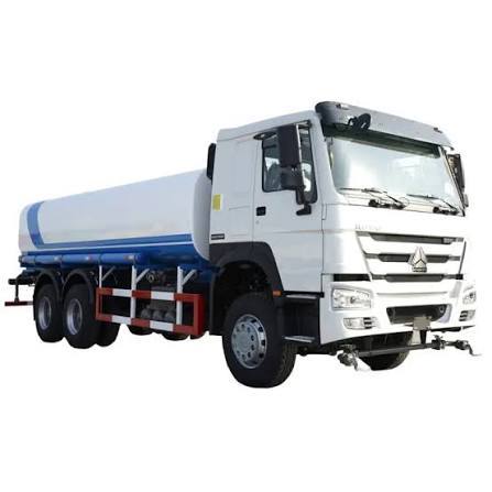 Camion citerne à eaux